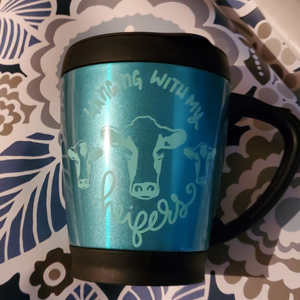 Coffee mug with lid